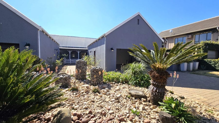 5 Bedroom Property for Sale in The Coves North West